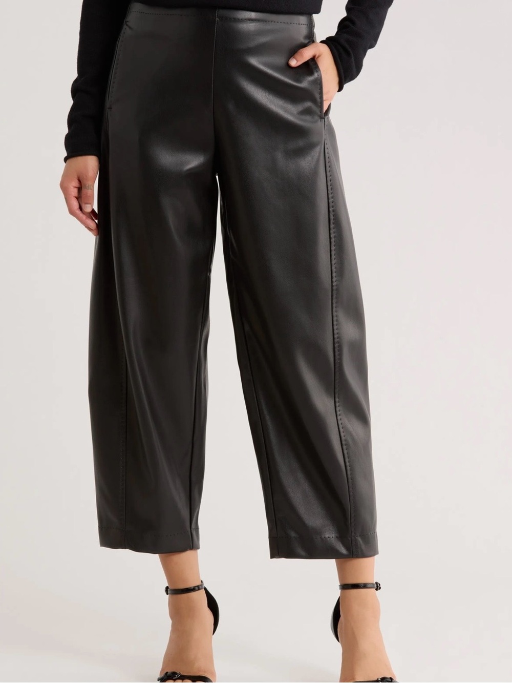 New! MAX STUDIO Faux Leather Cropped Barrel Pants in Black size S